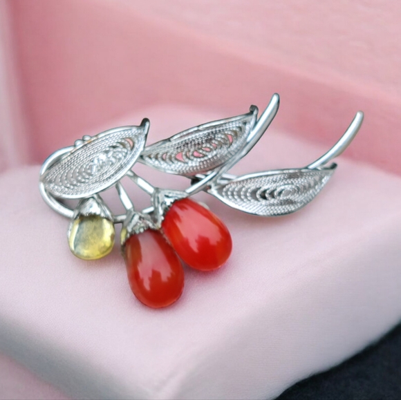 🍒 Vintage Spun Sterling carnelian and glass brooch - Picture 1 of 5